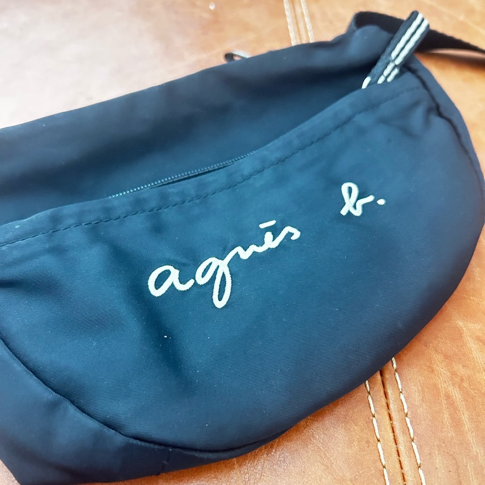 Agnes B. Stylish Black Crossbody Bag